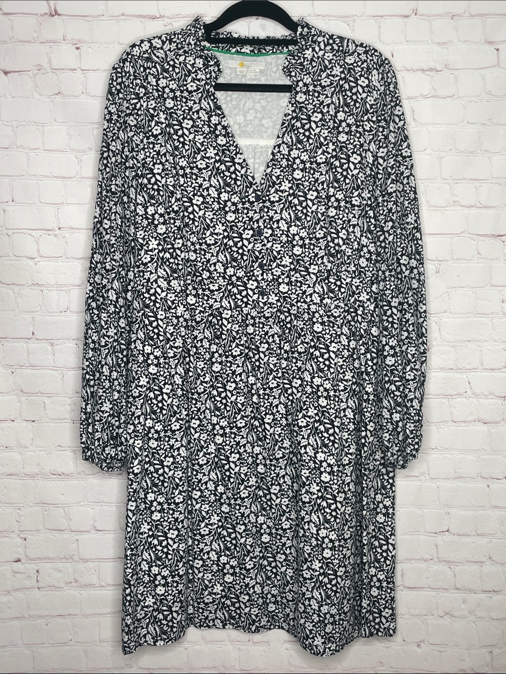 Boden Black and White Floral Long Sleeve V-Neck Dress 20/22R Ruffle Neck